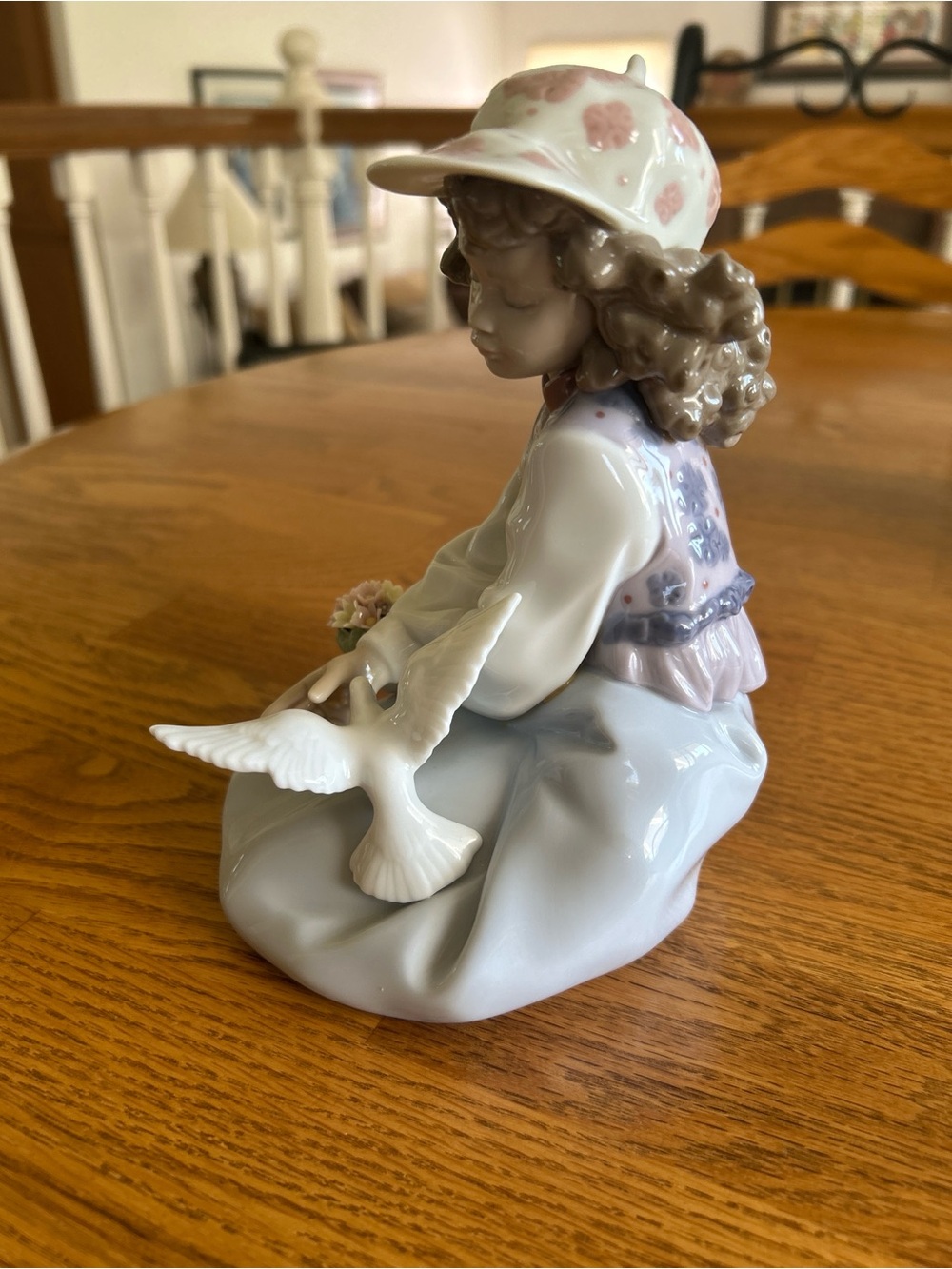 Lladro Girl Figurine. - Picture 2 of 6
